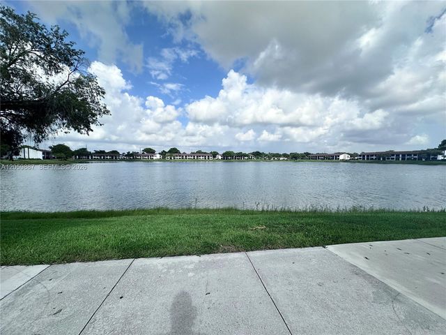 212 Lake Pointe Dr 107, Oakland Park, FL 33309