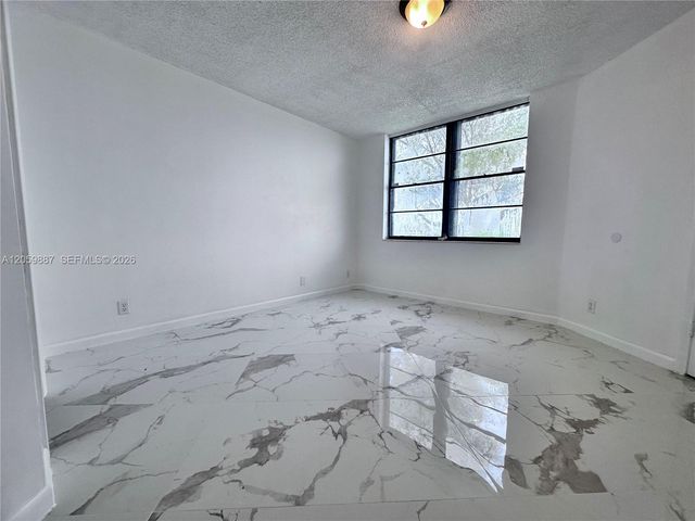 212 Lake Pointe Dr 107, Oakland Park, FL 33309