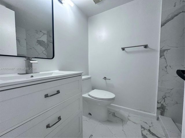 212 Lake Pointe Dr 107, Oakland Park, FL 33309
