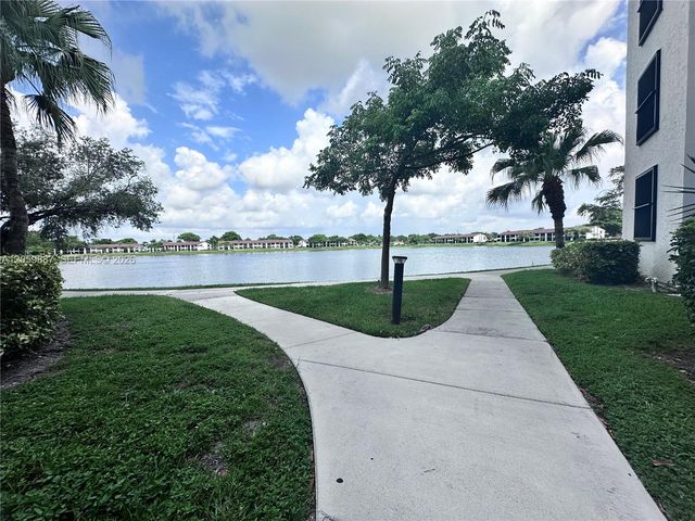 212 Lake Pointe Dr 107, Oakland Park, FL 33309