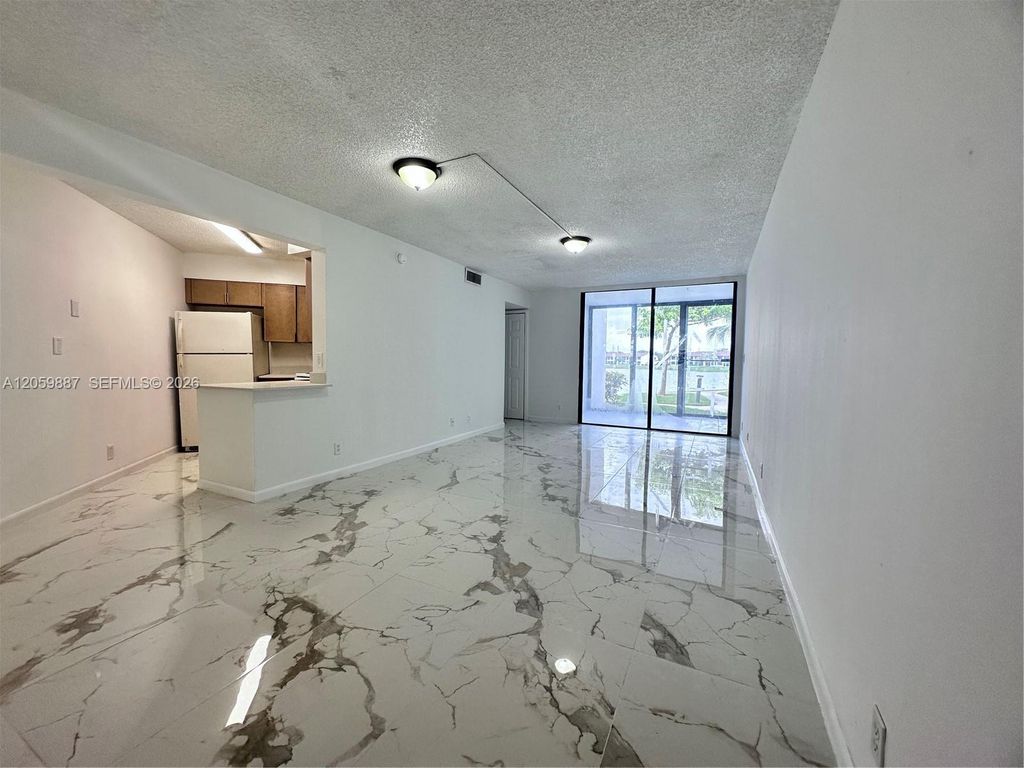212 Lake Pointe Dr 107, Oakland Park, FL 33309