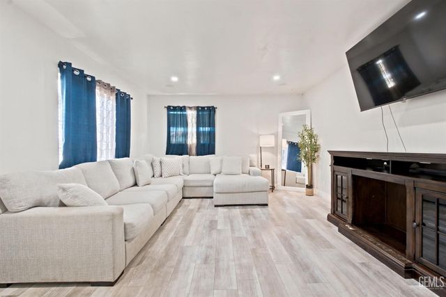 1800 Alameda Avenue, Bakersfield, CA 93305