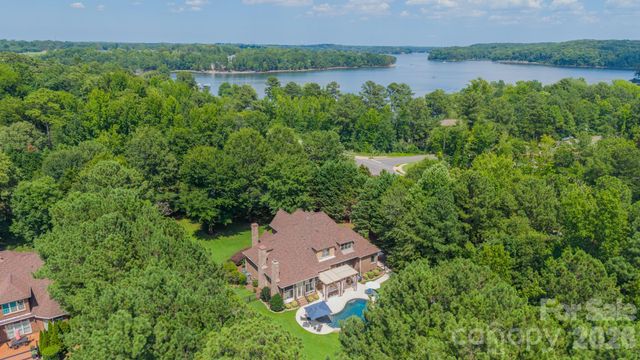 215 Blue River Road, Lake Wylie, SC 29710
