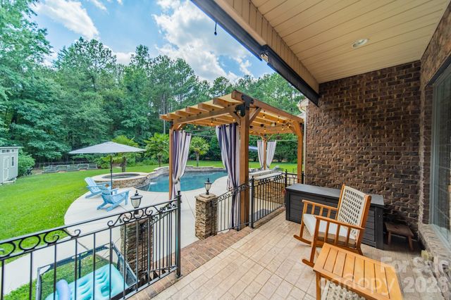 215 Blue River Road, Lake Wylie, SC 29710