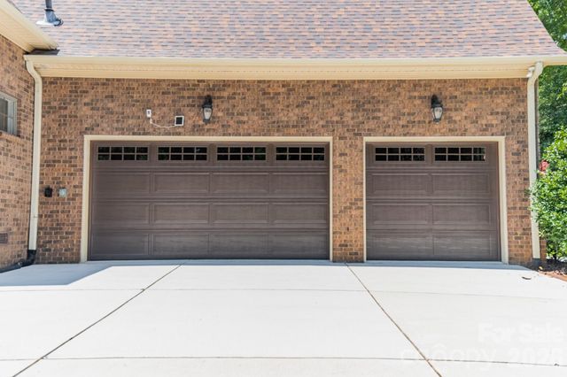 215 Blue River Road, Lake Wylie, SC 29710