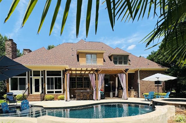 215 Blue River Road, Lake Wylie, SC 29710
