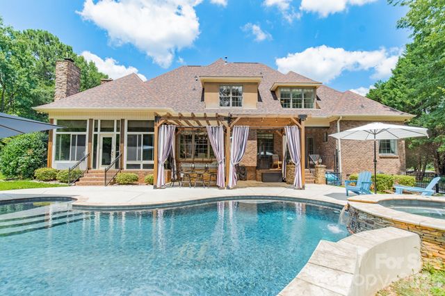 215 Blue River Road, Lake Wylie, SC 29710