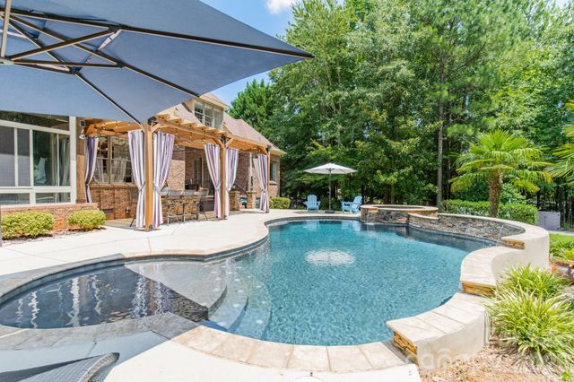 215 Blue River Road, Lake Wylie, SC 29710