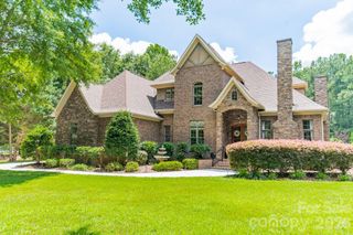 215 Blue River Road, Lake Wylie, SC 29710
