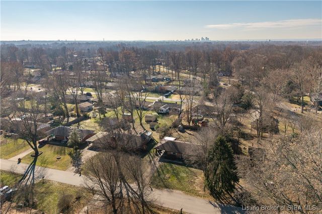 96 Forest Drive, Jeffersonville, IN 47130