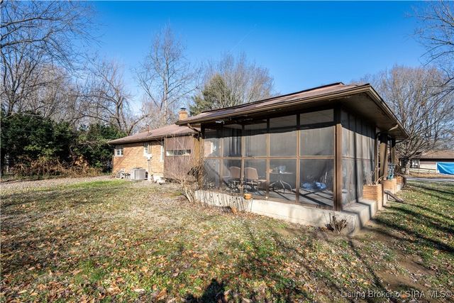 96 Forest Drive, Jeffersonville, IN 47130