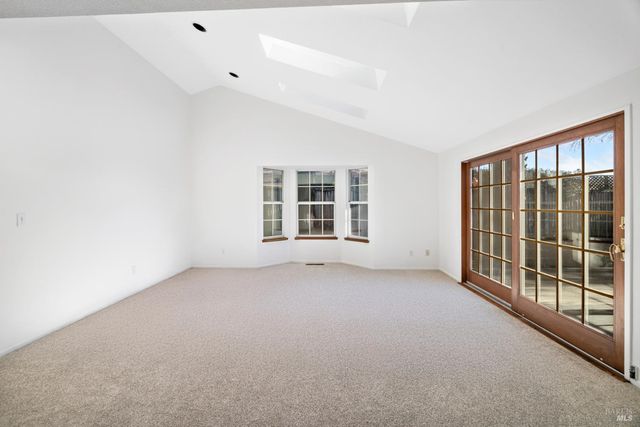 6 Oakhurst Pl, Santa Rosa, CA 95409