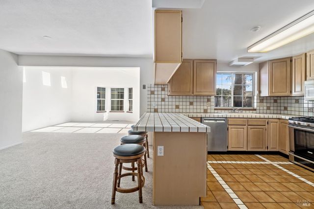 6 Oakhurst Pl, Santa Rosa, CA 95409