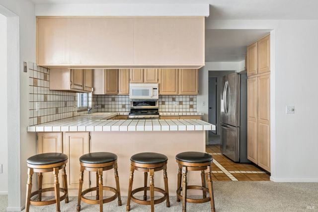 6 Oakhurst Pl, Santa Rosa, CA 95409