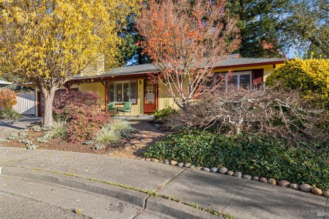 6 Oakhurst Pl, Santa Rosa, CA 95409