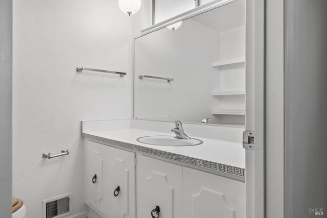 6 Oakhurst Pl, Santa Rosa, CA 95409