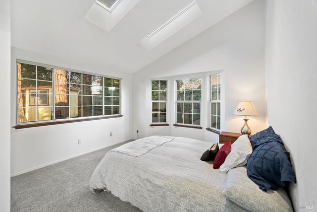 6 Oakhurst Pl, Santa Rosa, CA 95409