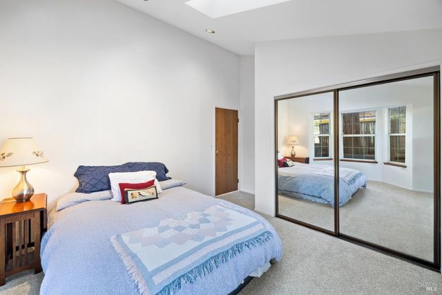 6 Oakhurst Pl, Santa Rosa, CA 95409