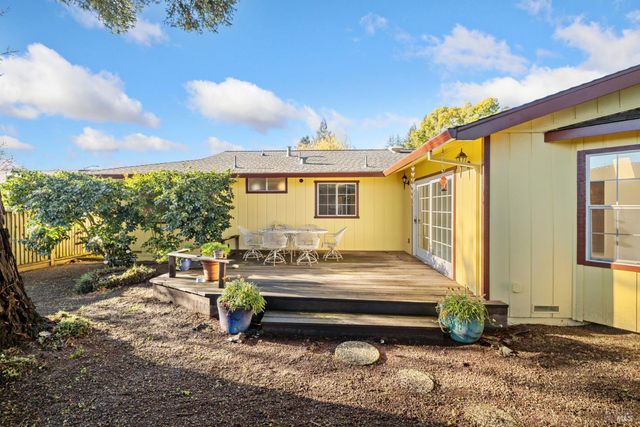6 Oakhurst Pl, Santa Rosa, CA 95409