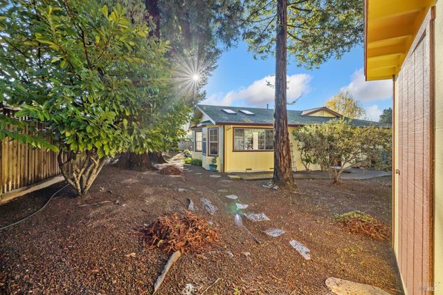 6 Oakhurst Pl, Santa Rosa, CA 95409