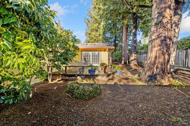 6 Oakhurst Pl, Santa Rosa, CA 95409