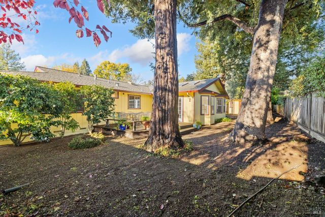 6 Oakhurst Pl, Santa Rosa, CA 95409