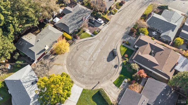 6 Oakhurst Pl, Santa Rosa, CA 95409