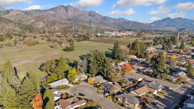 6 Oakhurst Pl, Santa Rosa, CA 95409