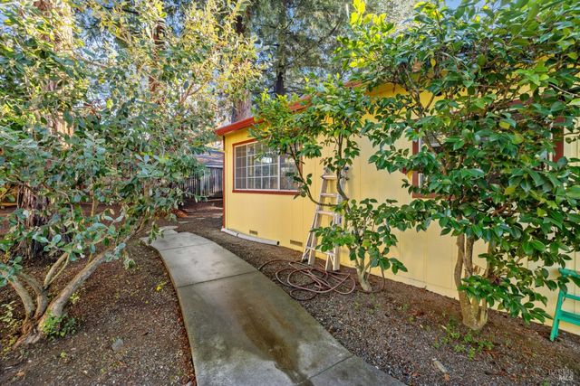 6 Oakhurst Pl, Santa Rosa, CA 95409