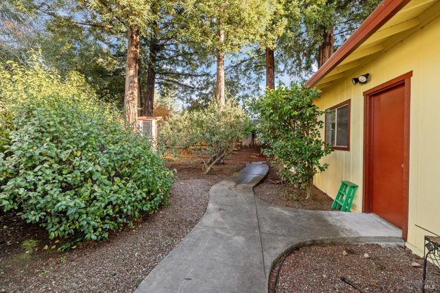 6 Oakhurst Pl, Santa Rosa, CA 95409