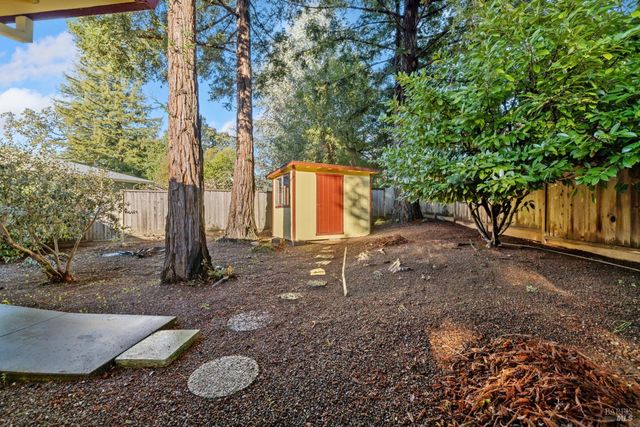 6 Oakhurst Pl, Santa Rosa, CA 95409