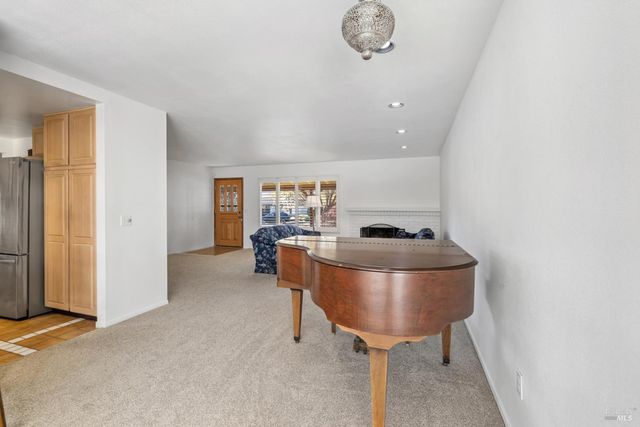 6 Oakhurst Pl, Santa Rosa, CA 95409