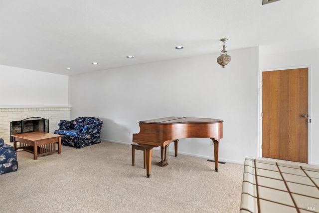 6 Oakhurst Pl, Santa Rosa, CA 95409