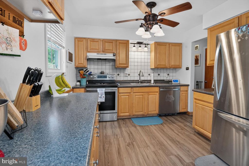Image 10 of property listing at 847 STREAKER RD, Sykesville, MD 21784