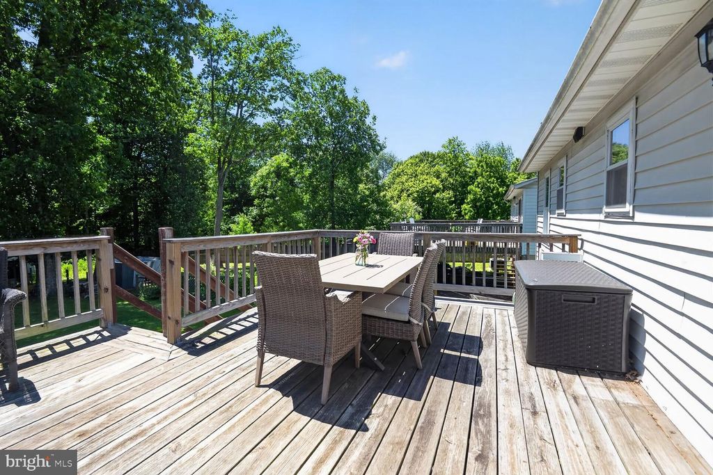 Image 12 of property listing at 847 STREAKER RD, Sykesville, MD 21784