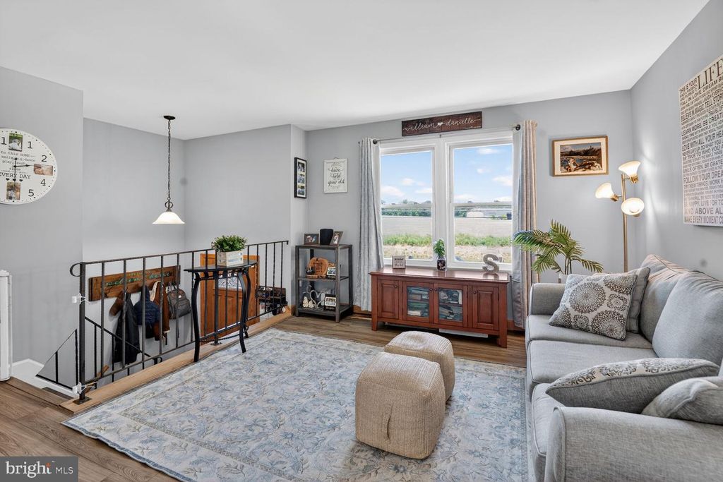 Image 2 of property listing at 847 STREAKER RD, Sykesville, MD 21784