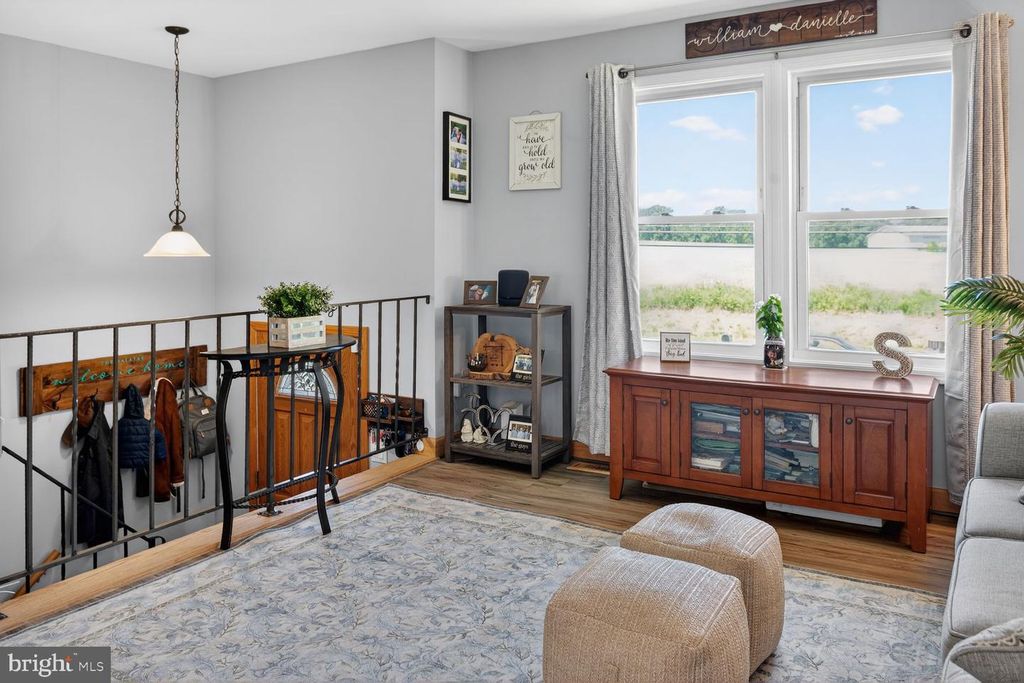Image 3 of property listing at 847 STREAKER RD, Sykesville, MD 21784