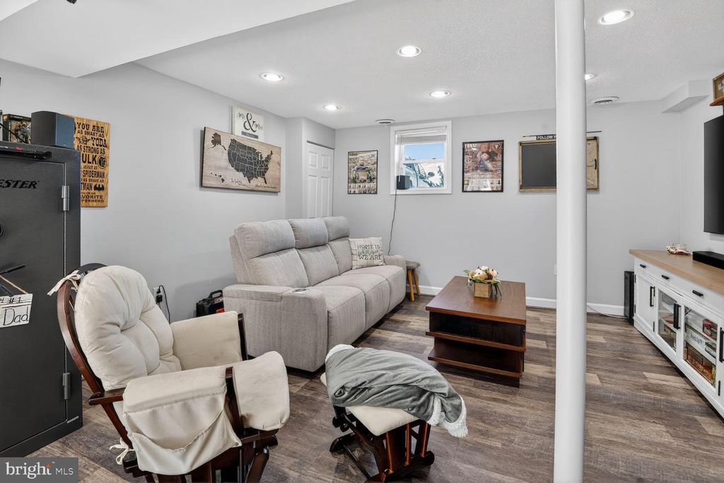 Image 33 of property listing at 847 STREAKER RD, Sykesville, MD 21784