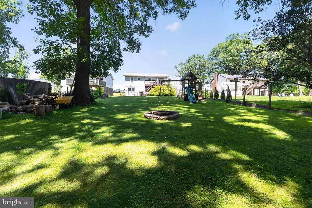 Image 37 of property listing at 847 STREAKER RD, Sykesville, MD 21784