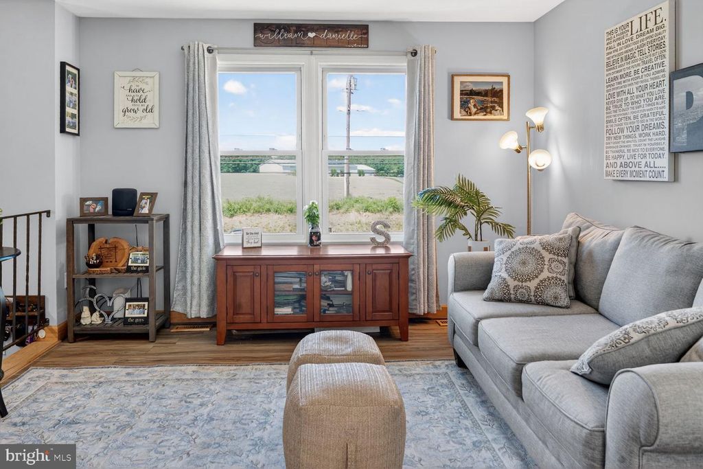 Image 5 of property listing at 847 STREAKER RD, Sykesville, MD 21784