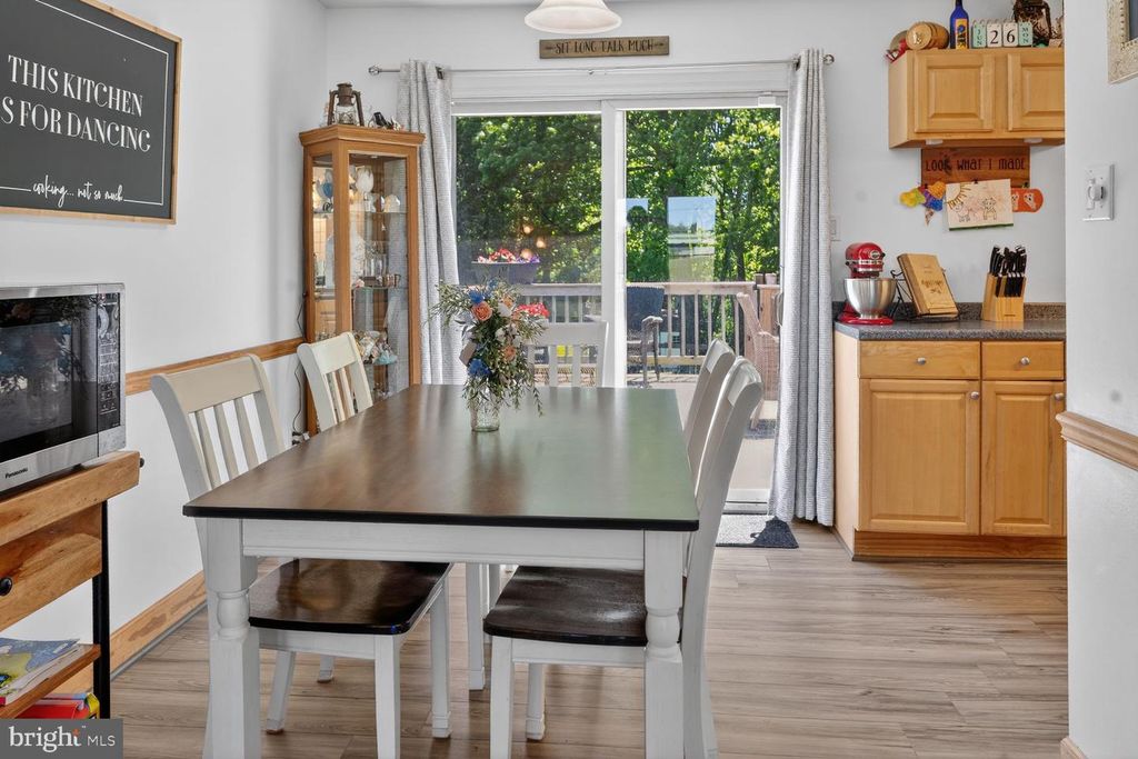 Image 8 of property listing at 847 STREAKER RD, Sykesville, MD 21784