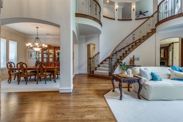 305 Black Walnut Drive, Garland, TX 75044