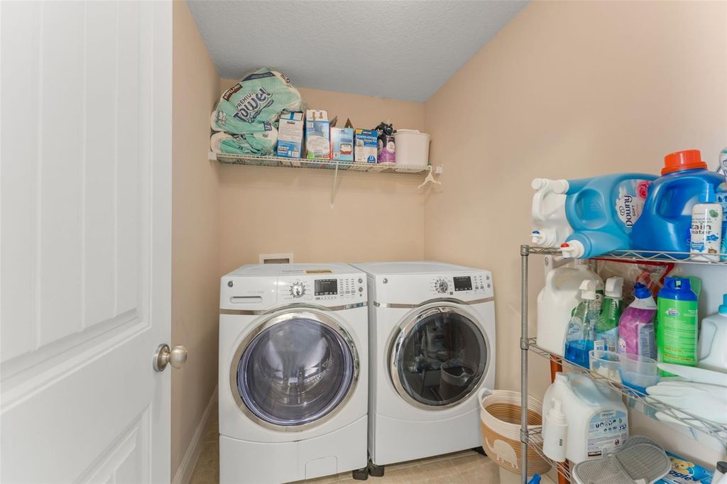 Image 37 of property listing at 10814 SUNSET RIDGE LANE, Orlando, FL 32832