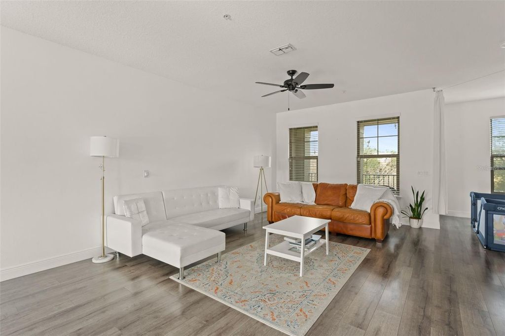 Image 7 of property listing at 10814 SUNSET RIDGE LANE, Orlando, FL 32832