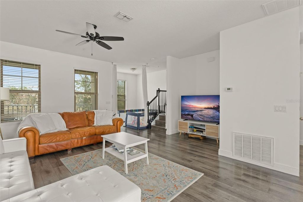 Image 8 of property listing at 10814 SUNSET RIDGE LANE, Orlando, FL 32832