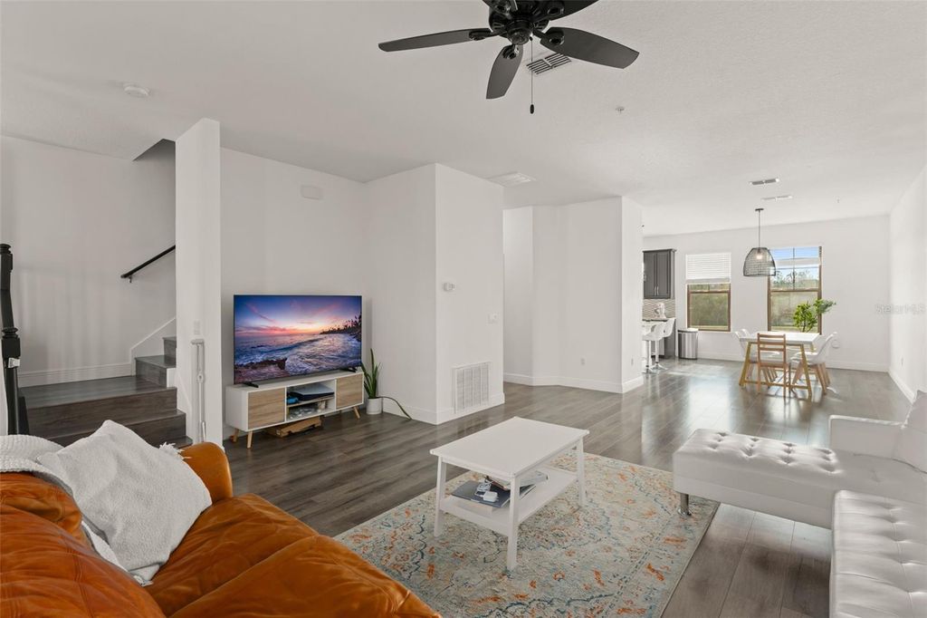 Image 10 of property listing at 10814 SUNSET RIDGE LANE, Orlando, FL 32832