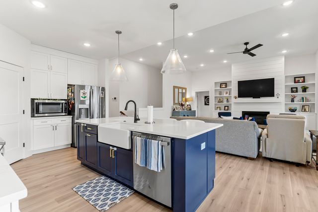 3722 E Hutcheson Avenue, Springfield, MO 65802