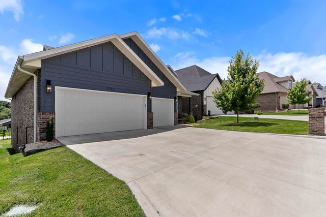 3722 E Hutcheson Avenue, Springfield, MO 65802
