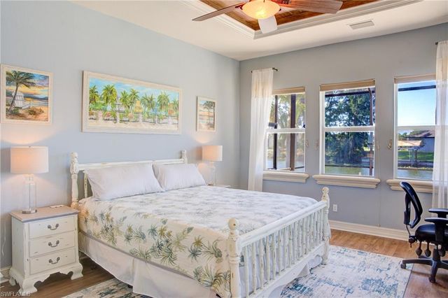 525 SW 8th TER, Cape Coral, FL 33991