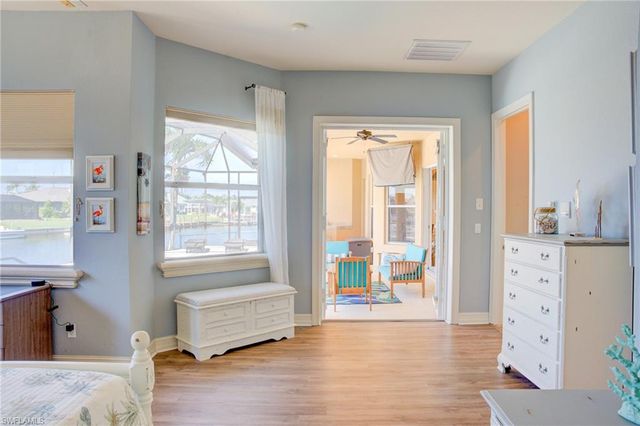 525 SW 8th TER, Cape Coral, FL 33991